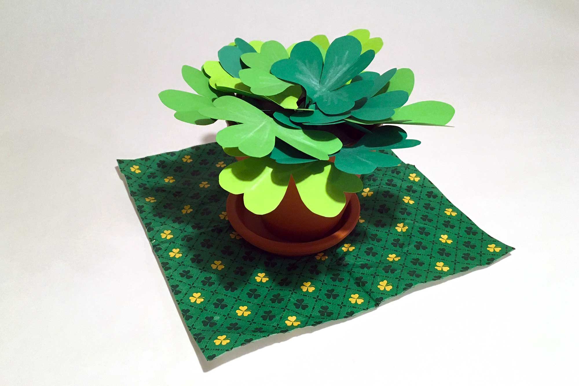 How to Make an Inexpensive Centerpiece of Paper Shamrocks